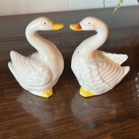 Vintage RON GORDON Swan Salt & Pepper Set - Picture 6 of 6